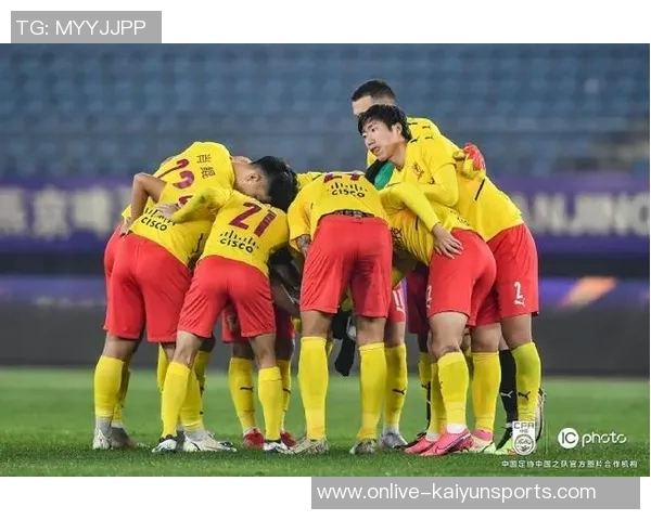 小卡激励龙狮球员继续拼搏明年再战期待重聚的信心与决心 小卡激励龙狮球员继续拼搏明年再战期待重聚的信心与决心