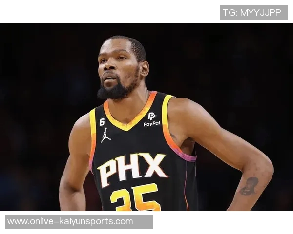 杜兰特苦战上半场表现抢眼砍下全队最高15分助力球队奋战