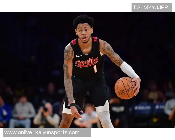 安芬尼西蒙斯谈比赛中与普里查德的适应与交流经验分享 安芬尼西蒙斯谈比赛中与普里查德的适应与交流经验分享