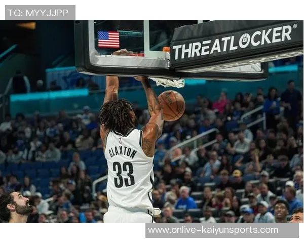 克拉克斯顿今日表现出色11投8中贡献19分7篮板5助攻3盖帽助球队获胜