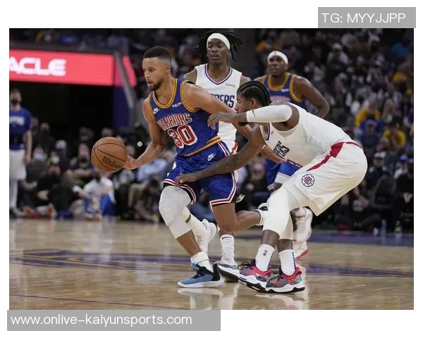 太阳本赛季开局表现略逊于上赛季前13场战绩对比引人关注