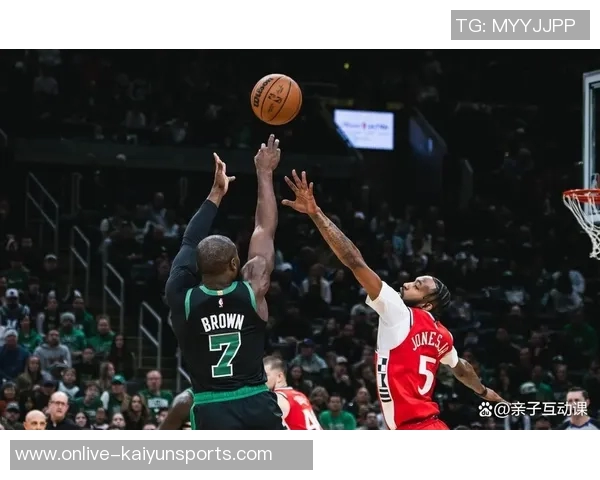 布朗罚球失误引发争议解说调侃其在猛龙时期的丰厚收入影响表现